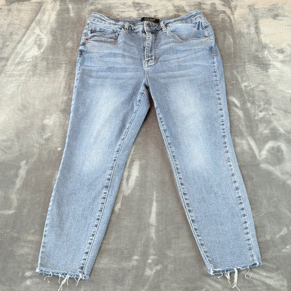 Judy Blue Relaxed‎ Fit High Rise Raw Hem Jeans Light Wash JB88259 Womens 15/32